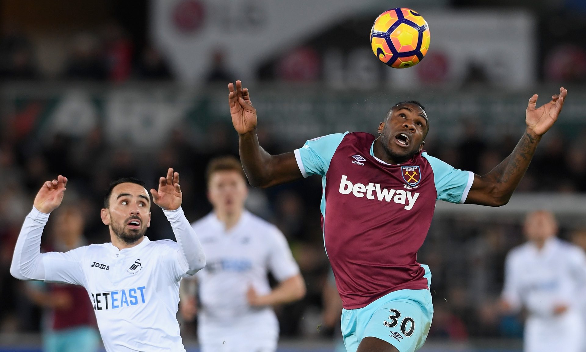 都体:里昂中场阿尔马达吸引国米、曼城和马竞关注.