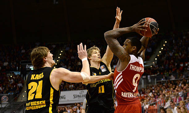 片绿茵场上 片绿茵场上